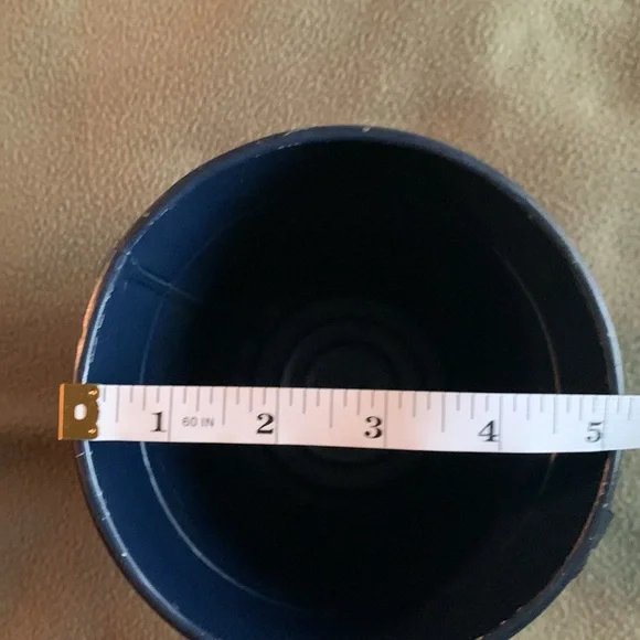 Set of 2 rustic Patriotic metal containers. Approx 8 1/2” x 5” and 4 1/2” x 5” - Picture 4 of 9